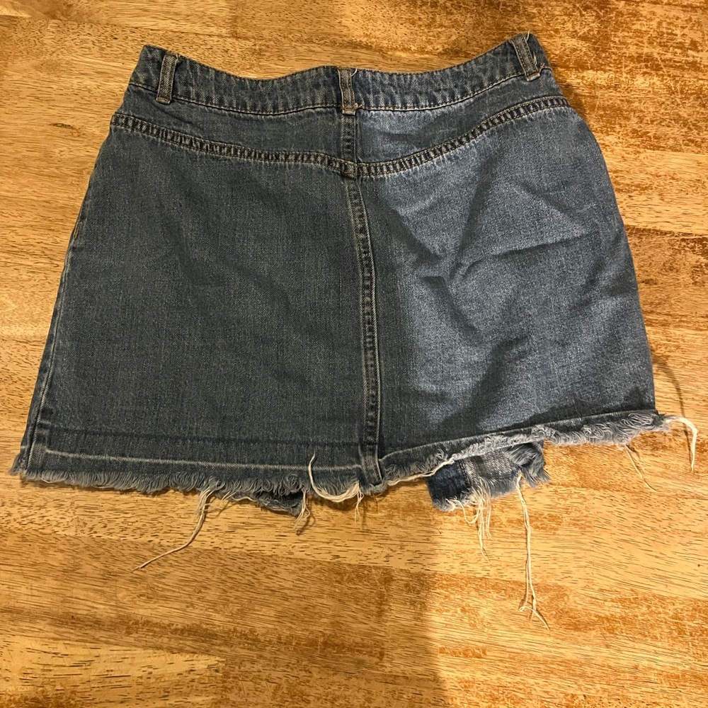 H&M Blue Denim Frayed Hem Mini Skirt size medium